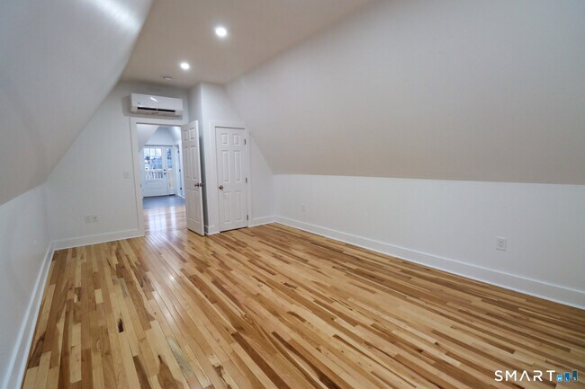 Building Photo - 55 Channing St