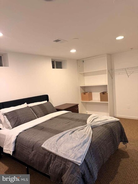 Building Photo - 3213 Valley Forest Dr
