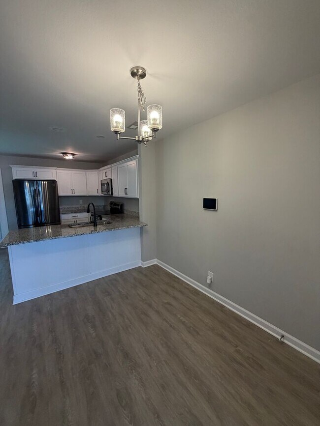 Building Photo - The Stowe Court Pet Friendly Condo for rent!