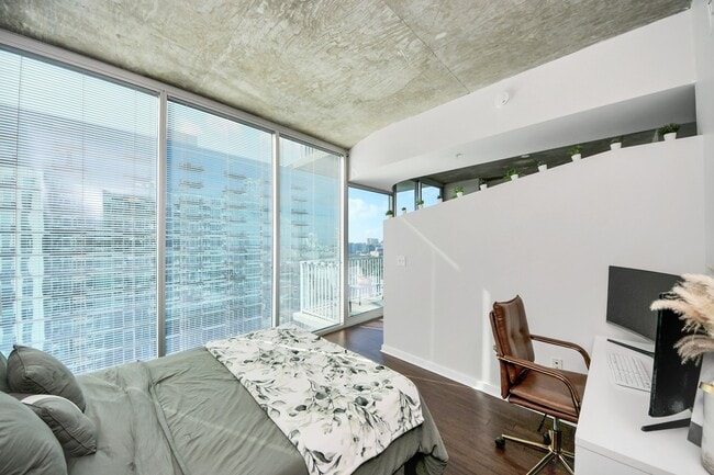 Building Photo - 5925 Almeda Rd