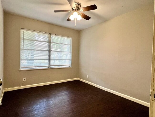 Building Photo - 5767 Flamingo Dr