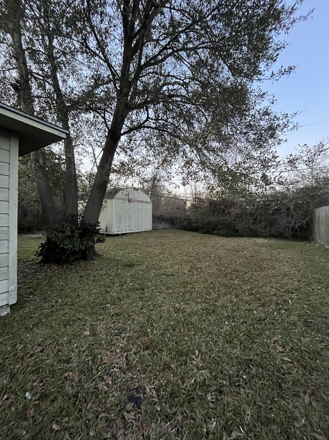 Building Photo - 12 Putnam Ave