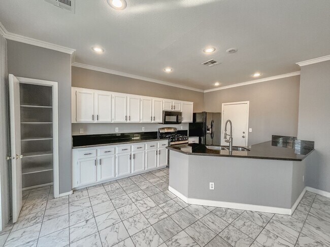 Building Photo - 3335 Antique Rose Dr