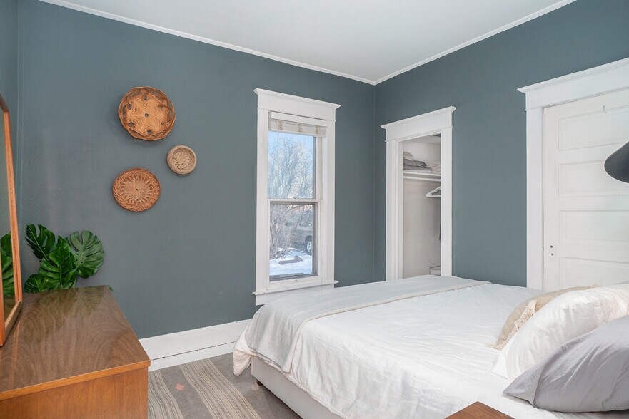 Bedroom 1 with small walk-in closet - 515 West Mulberry Street