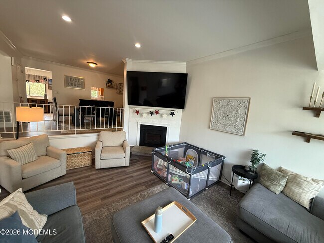 Building Photo - 211 Clubhouse Dr