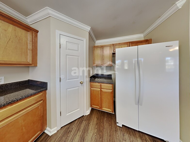 Building Photo - 1308 Chapman Ct