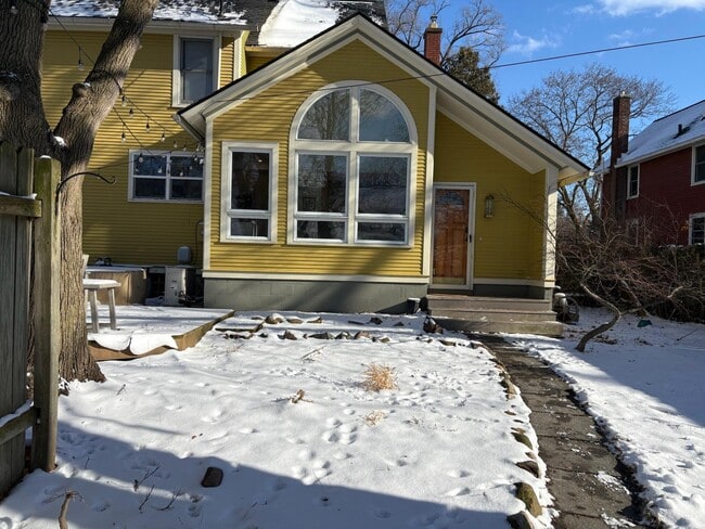 Building Photo - 433 McKinley St