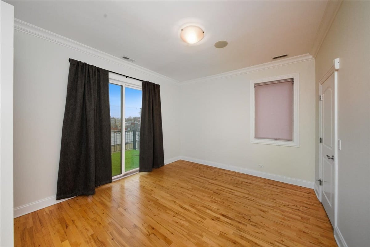 Building Photo - 1523 W Huron St