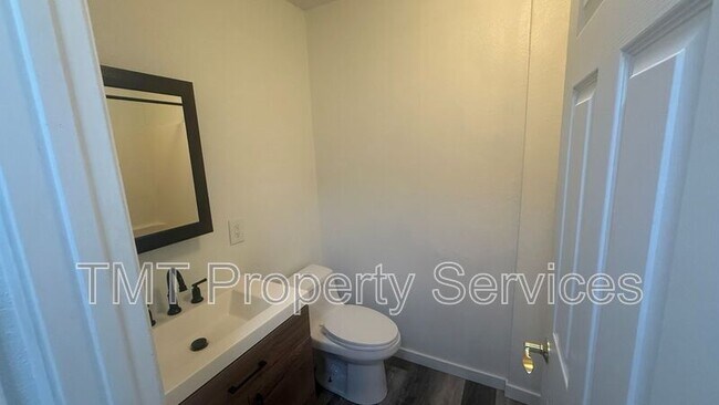 Building Photo - 714 Tanner Dr