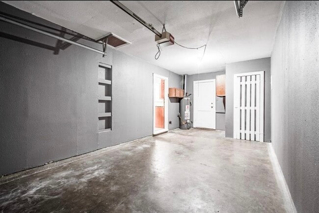 Building Photo - 1908 Peachwood Dr