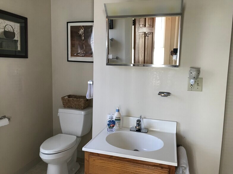 Building Photo - 15 Grove St