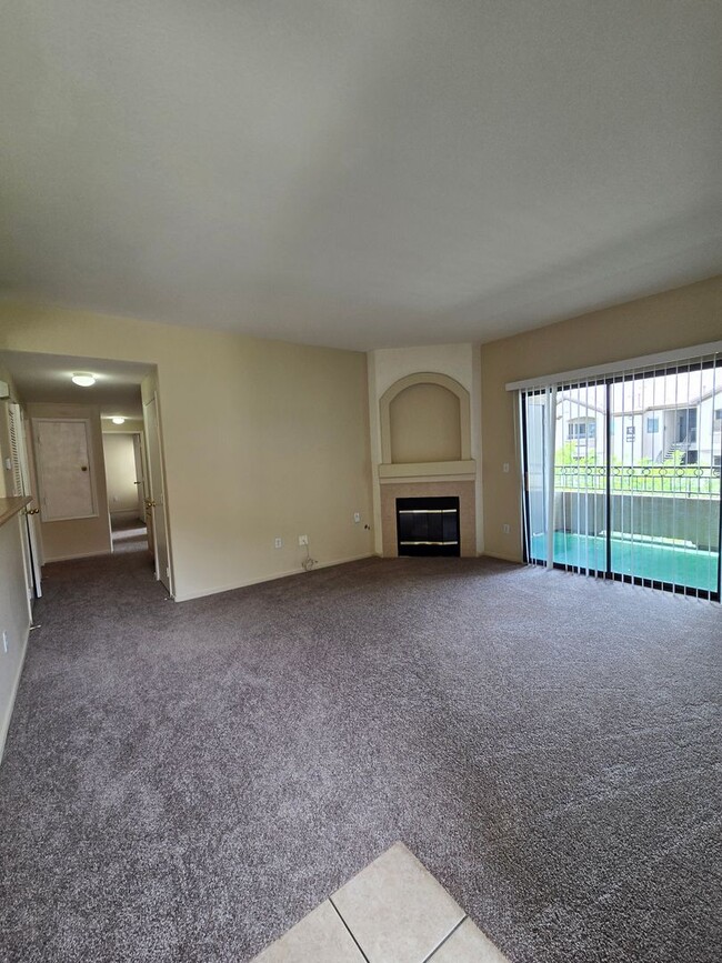 Building Photo - A Charming 3 Bedroom upstairs unit in NW L...