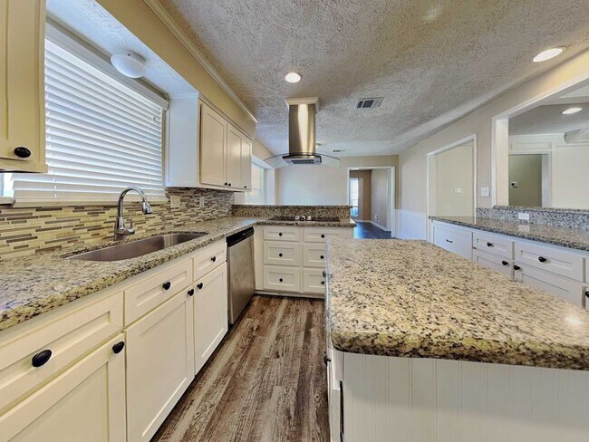 Building Photo - 15027 Pebble Bend Dr