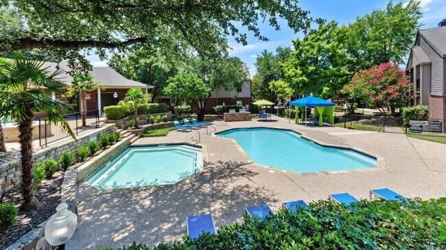 Building Photo - 2301 Pebble Vale Dr