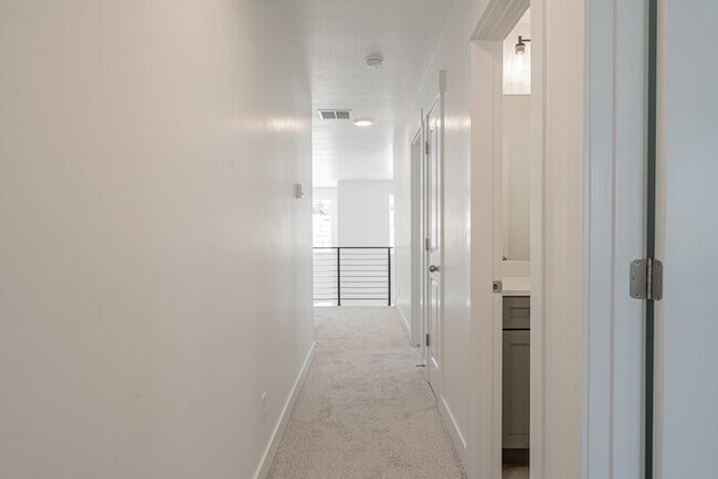 Building Photo - Townhouse in Saratoga Springs