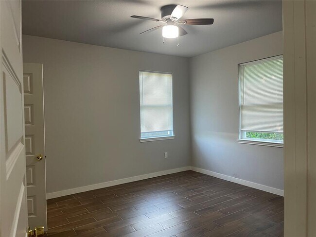 Building Photo - 884 Rd 3550