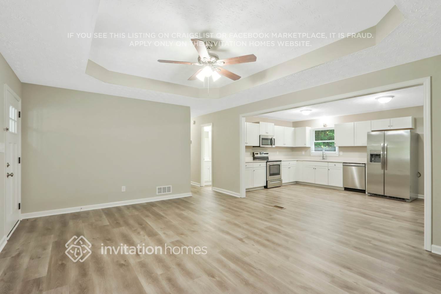 Building Photo - 300 E Country Woods Dr