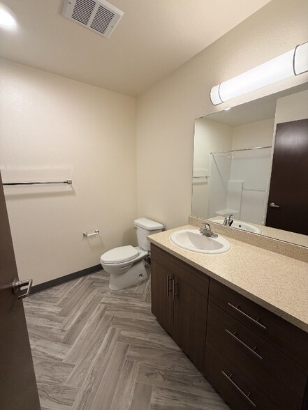 Building Photo - 580 8th Ave NE