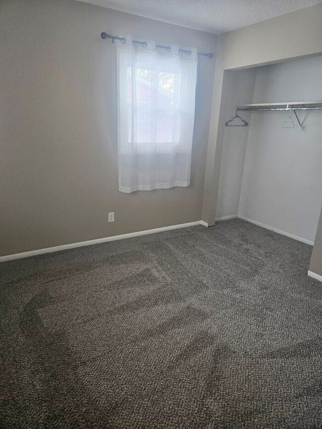 Building Photo - 2 Bed Duplex in Bridgman with attached garage!