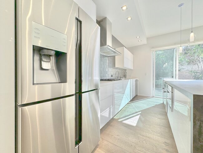 Building Photo - 12452 Beatrice St