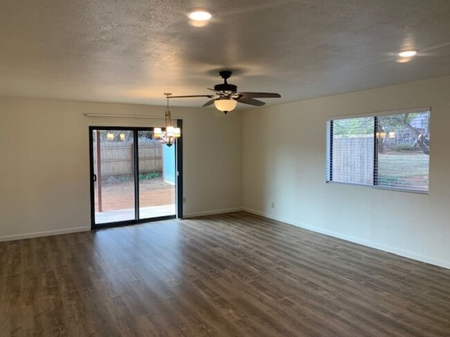 Building Photo - West Sedona