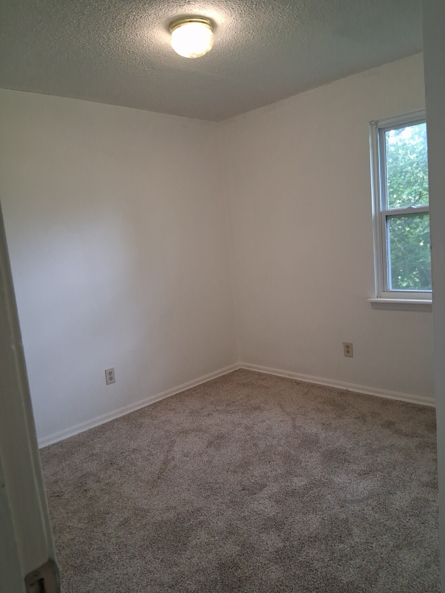 Building Photo - 146 N Saxony Dr