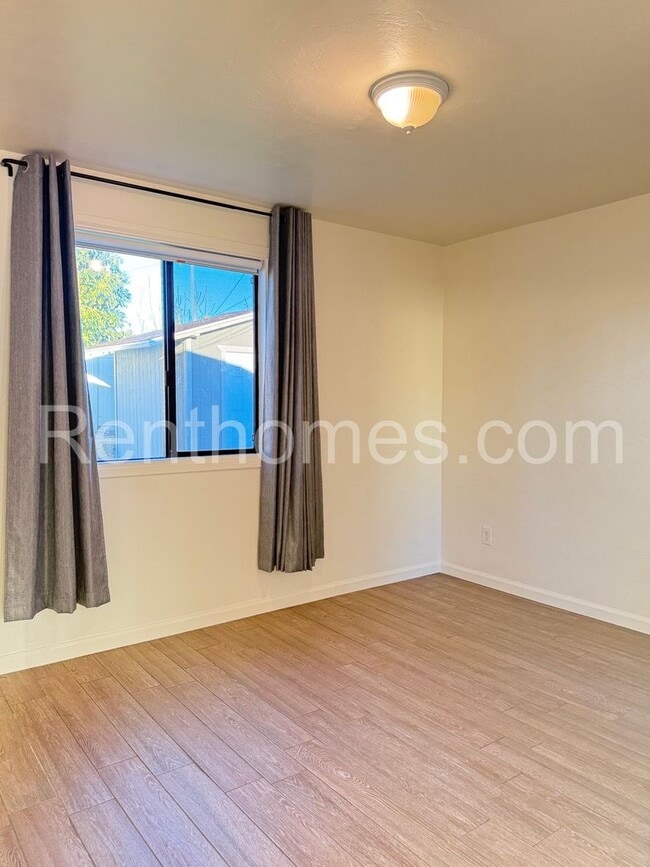 Building Photo - 5034 Baxter St