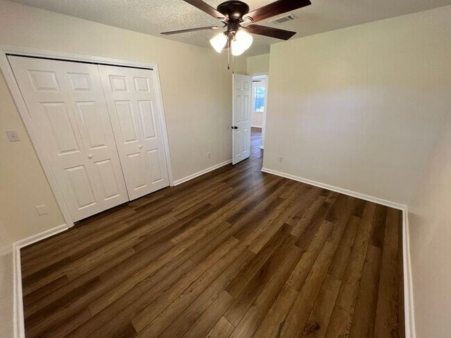 Building Photo - Pensacola - Northeast - 2 bedroom, 1 bathroom