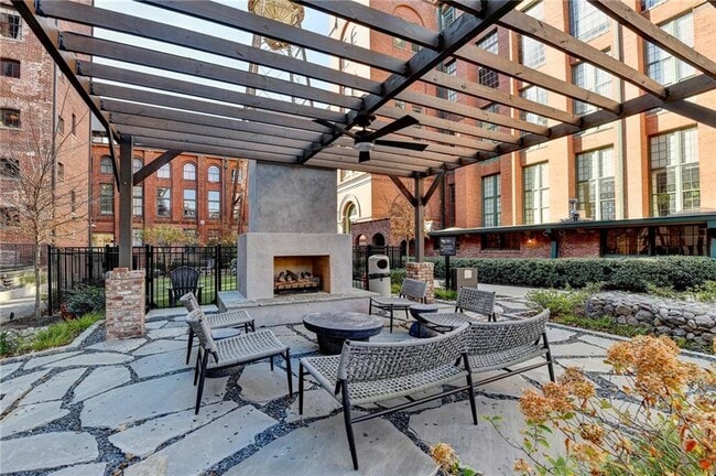 Building Photo - 170 Boulevard SE