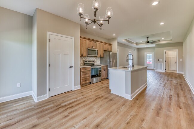 Building Photo - 319 Monroe Dr