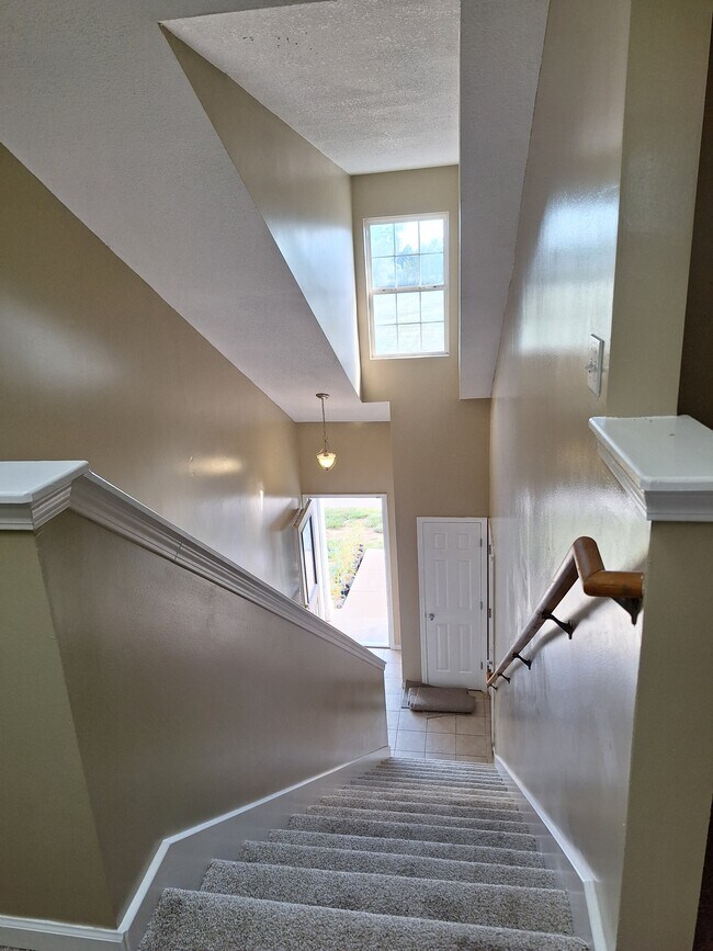 Building Photo - 994 N Findley St