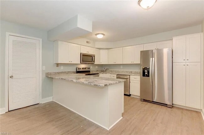 Building Photo - 2 Bed Beach Property For Rent