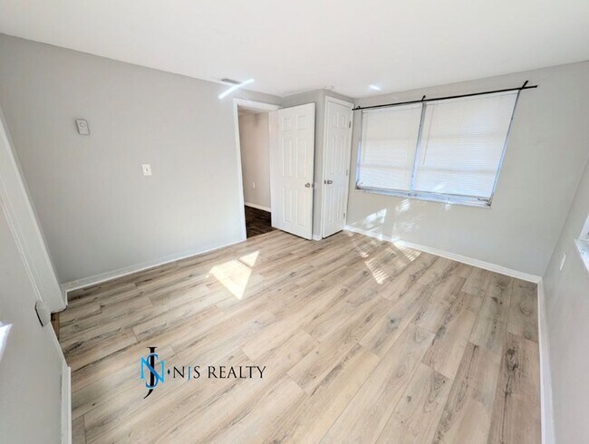 Building Photo - JUTS REDUCED!!!   3/1.5/1 1113 Sq. Ft. with UPDATED bathrooms and kitchen with GRANITE, LARGE bac...