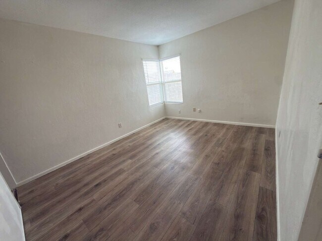 Building Photo - 14814 N 59th Dr