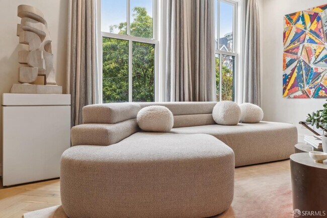 Building Photo - 7 Seymour St