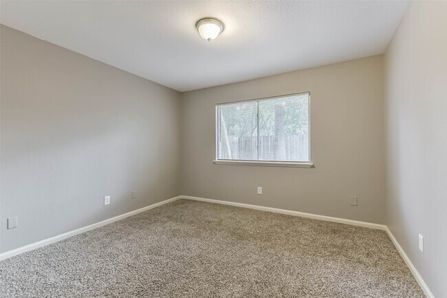 Building Photo - 26 W Broken Oak Ct