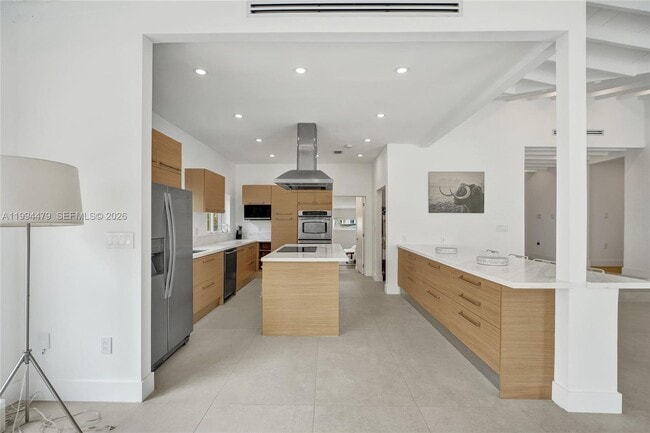 Building Photo - 12478 N Bayshore Dr