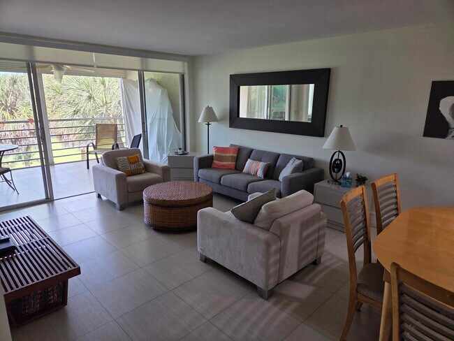 Building Photo - 1831 Sabal Palm Dr