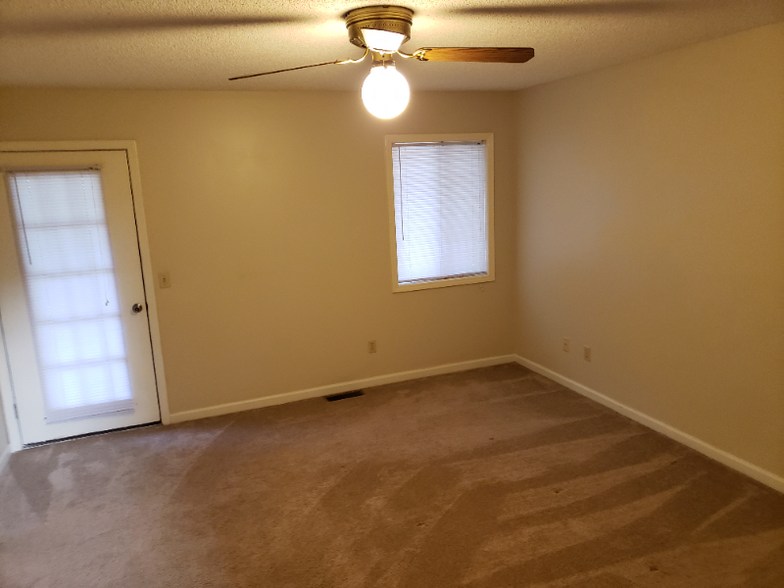 Building Photo - 151 Candlebrook Dr