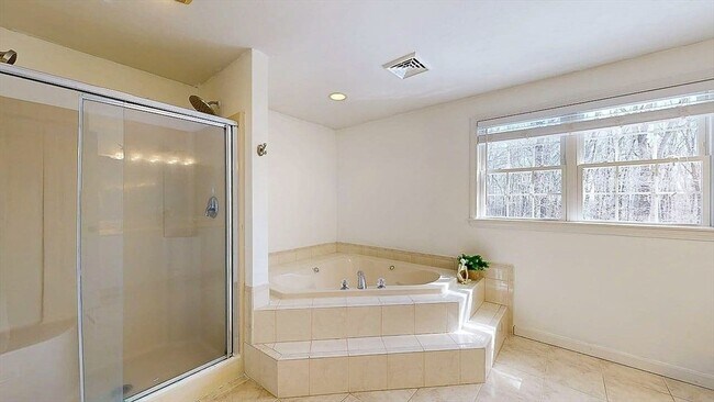 Building Photo - 12 Coldbrook Rd