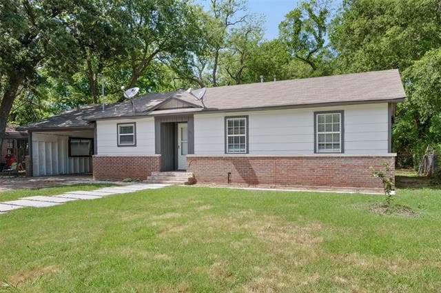 Primary Photo - 106 E Grove St