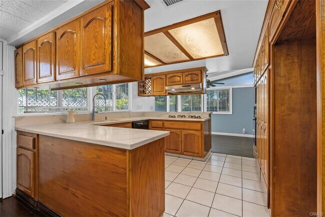 Building Photo - 115 S Gilbert St