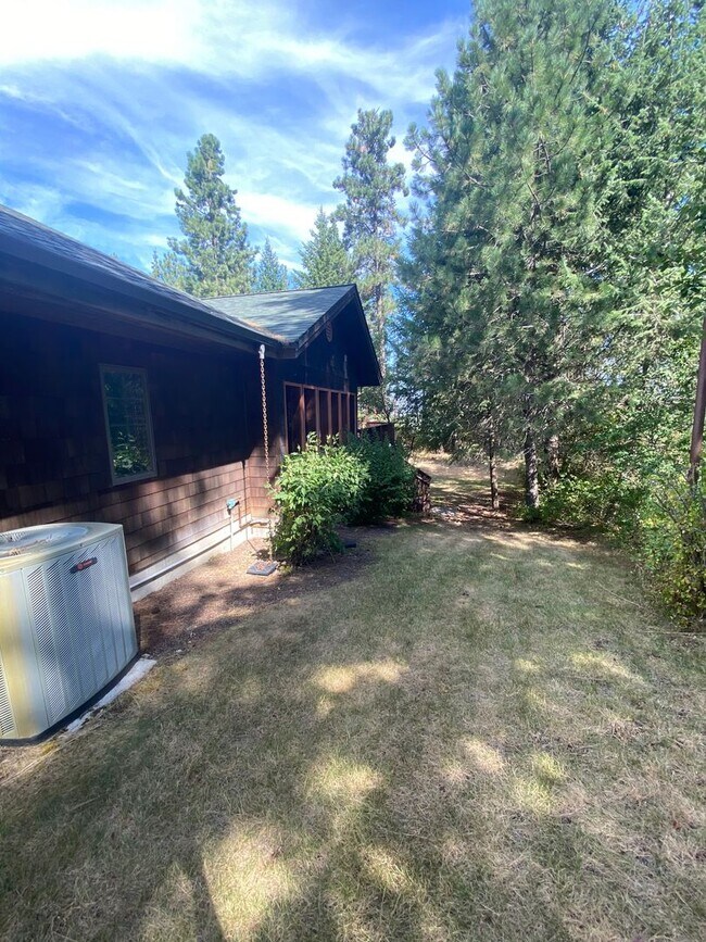 Building Photo - Quaint Country Living (APP#143)