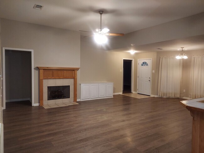Building Photo - 36044 Raleigh Dr