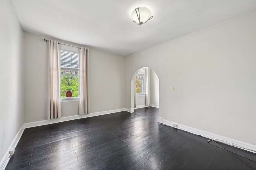 Building Photo - 2431 Linden Ave
