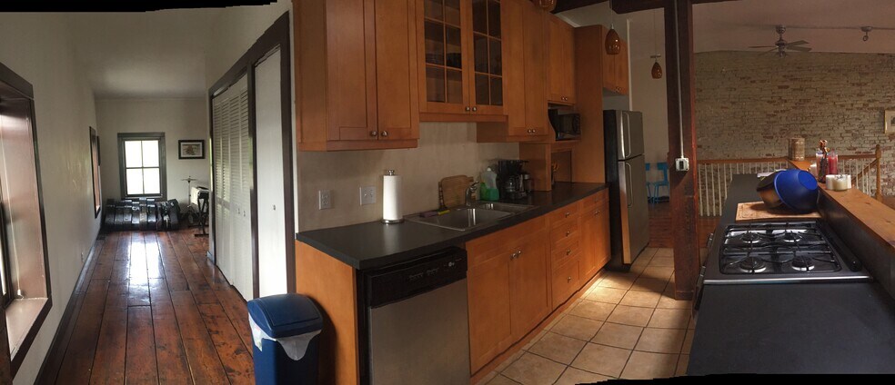 Building Photo - 12 Front St