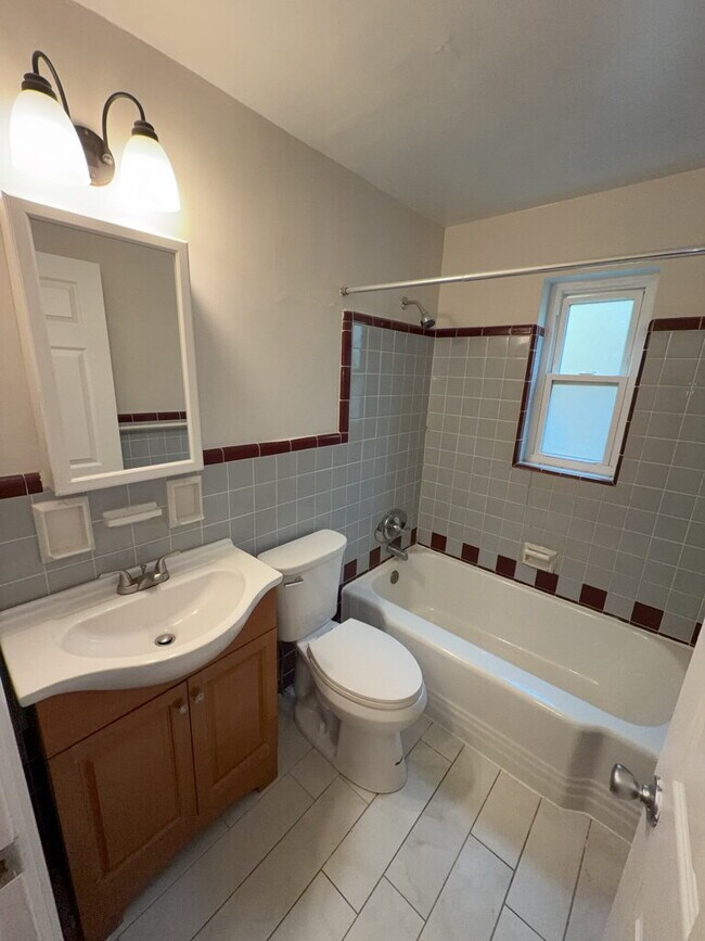 Building Photo - 3089 Glenmore Ave