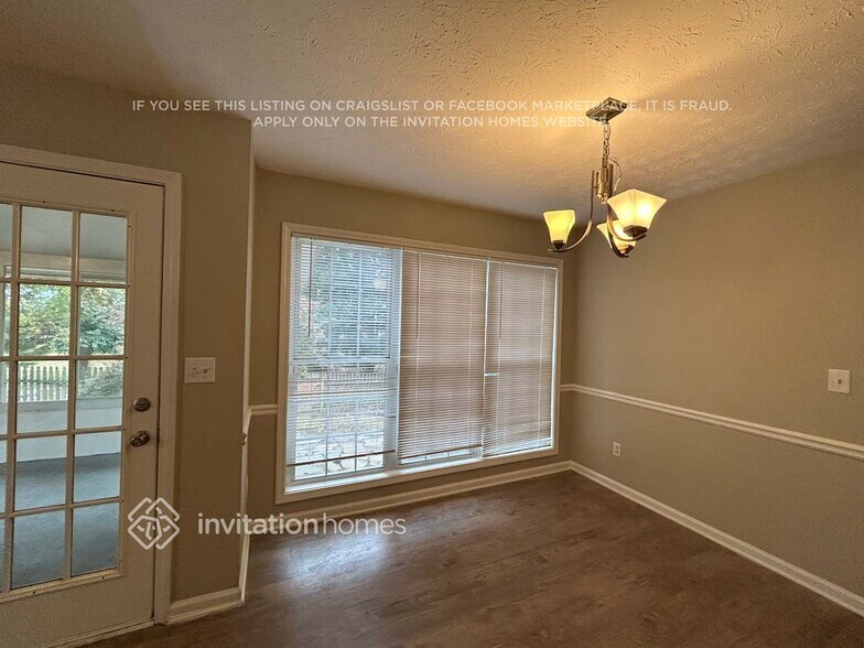 Building Photo - 1042 Simon Park Cir