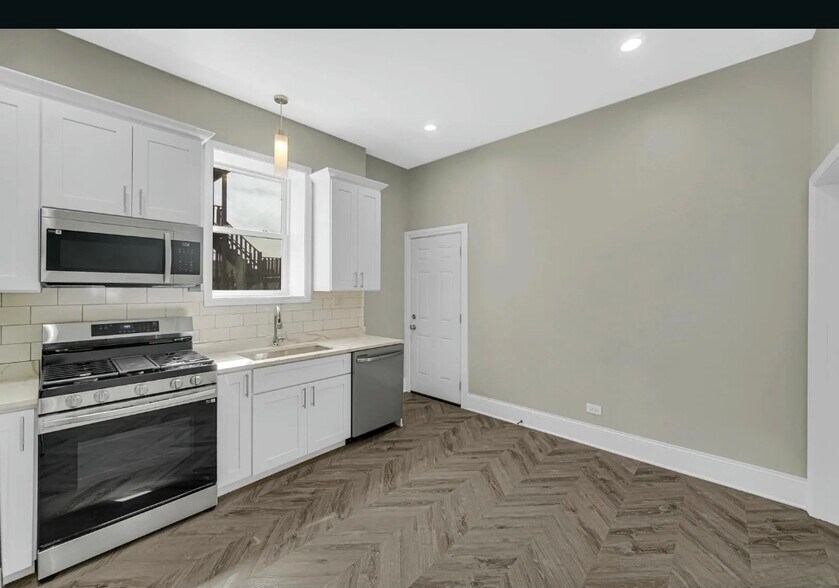 Building Photo - 5626 S Wells St