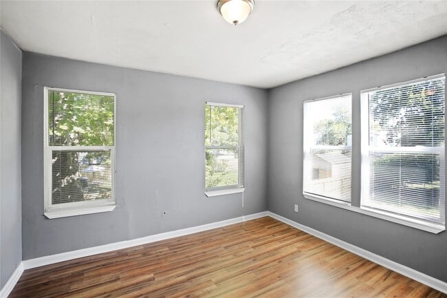 Building Photo - 1135 3rd Ave N